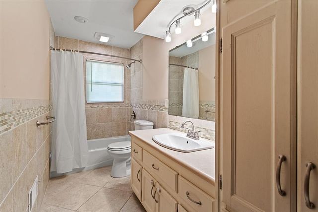 822 Dickinson Road, Independence, MO 64050