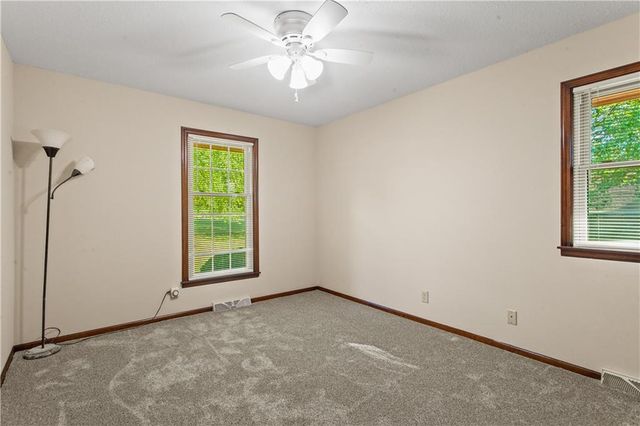 822 Dickinson Road, Independence, MO 64050