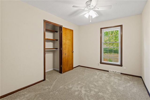 822 Dickinson Road, Independence, MO 64050