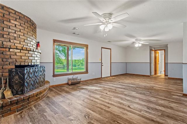 822 Dickinson Road, Independence, MO 64050