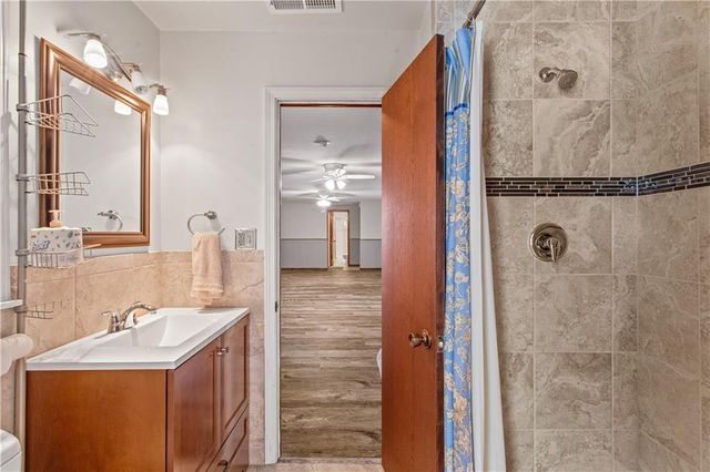 822 Dickinson Road, Independence, MO 64050