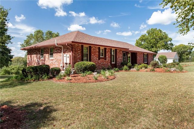 822 Dickinson Road, Independence, MO 64050