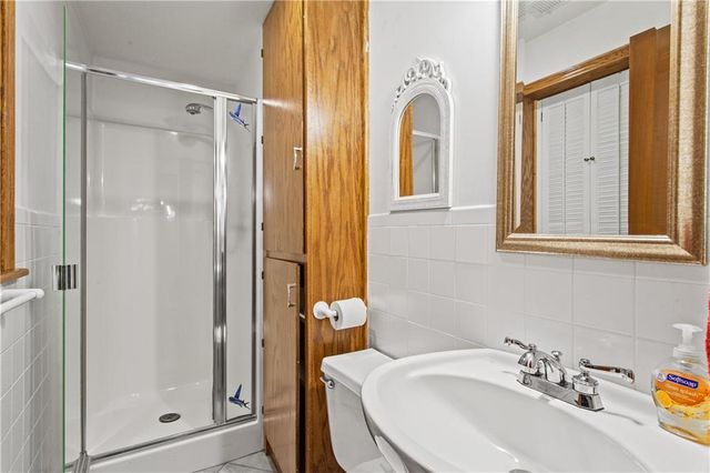 822 Dickinson Road, Independence, MO 64050