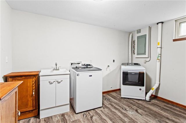 822 Dickinson Road, Independence, MO 64050