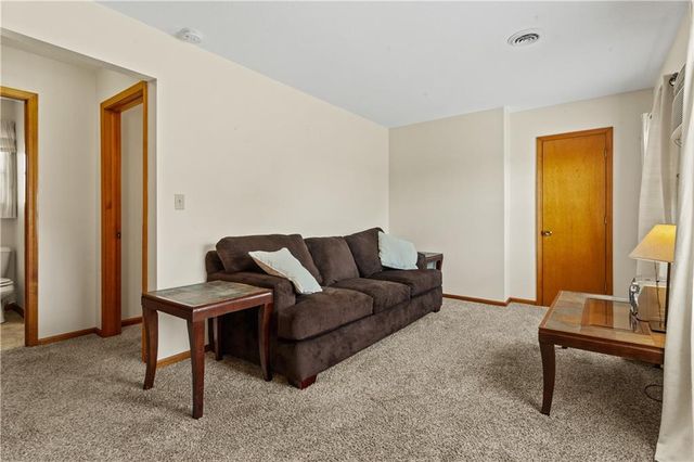 822 Dickinson Road, Independence, MO 64050