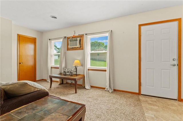 822 Dickinson Road, Independence, MO 64050