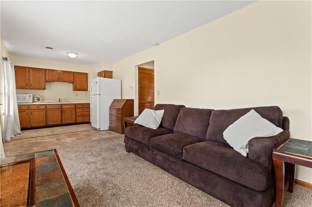 822 Dickinson Road, Independence, MO 64050