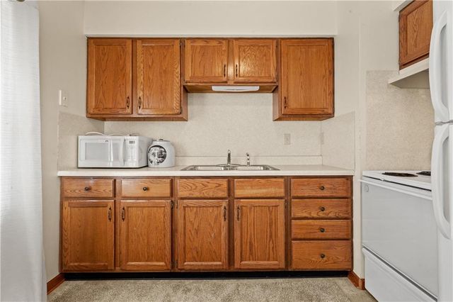 822 Dickinson Road, Independence, MO 64050