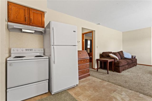 822 Dickinson Road, Independence, MO 64050