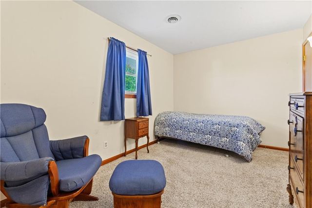 822 Dickinson Road, Independence, MO 64050