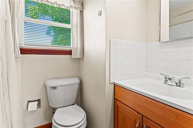 822 Dickinson Road, Independence, MO 64050