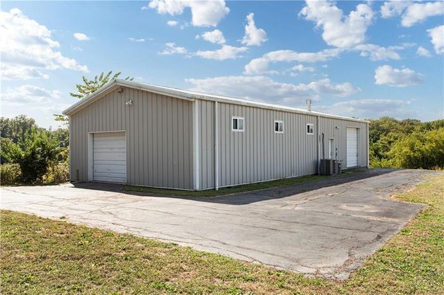 822 Dickinson Road, Independence, MO 64050