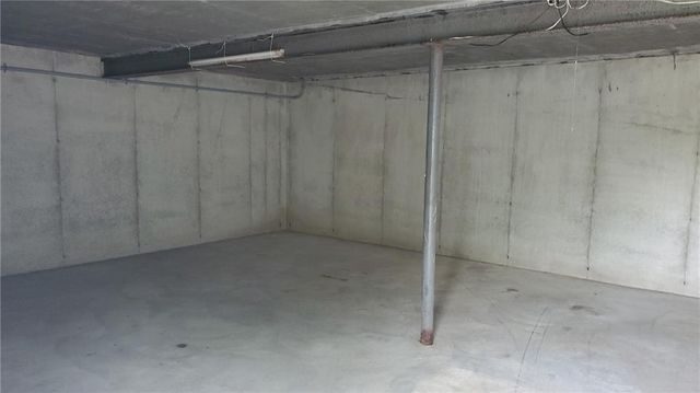 822 Dickinson Road, Independence, MO 64050