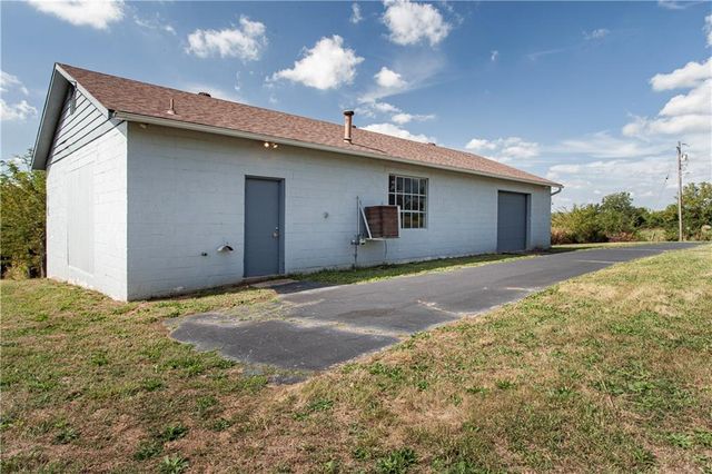 822 Dickinson Road, Independence, MO 64050