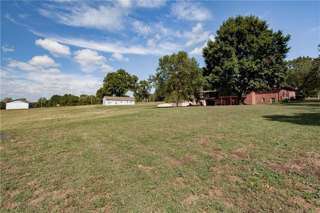 822 Dickinson Road, Independence, MO 64050