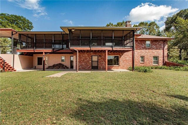 822 Dickinson Road, Independence, MO 64050