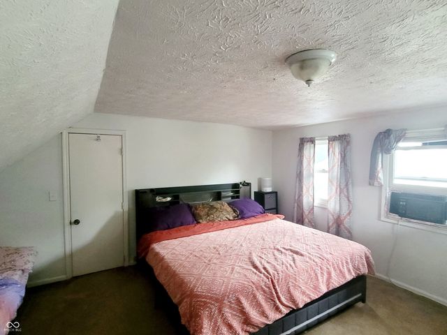 232 N East Street, Plainfield, IN 46168