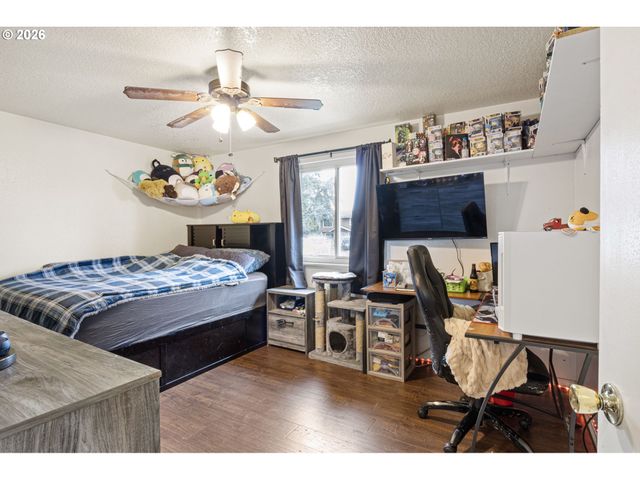 2133 Nw WATTERS St, Roseburg, OR 97471