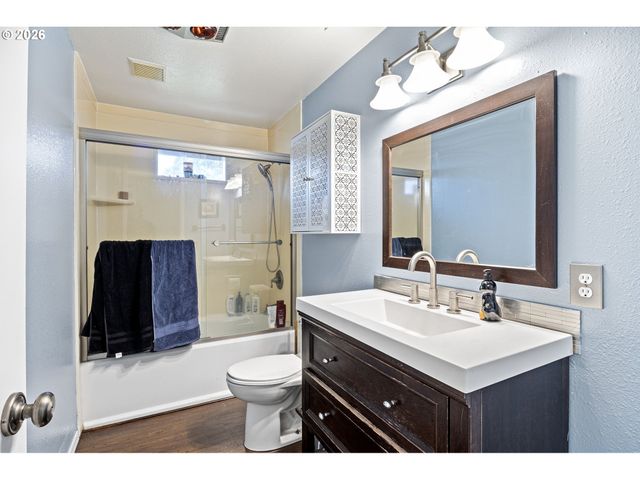 2133 Nw WATTERS St, Roseburg, OR 97471