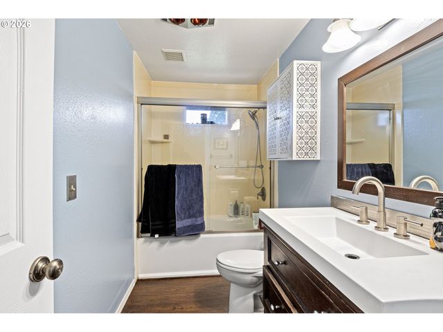 2133 Nw WATTERS St, Roseburg, OR 97471