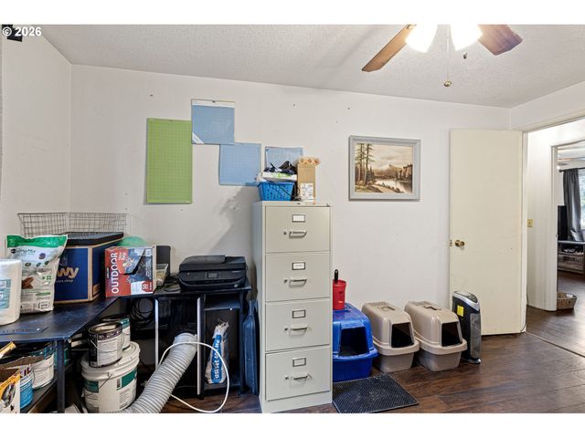 2133 Nw WATTERS St, Roseburg, OR 97471