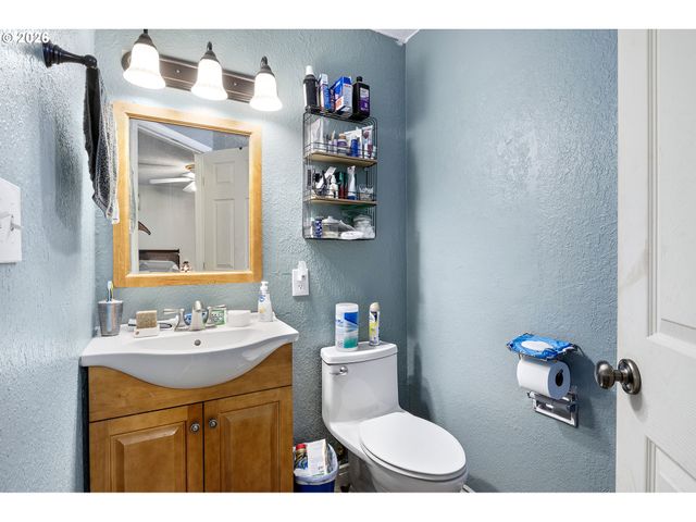 2133 Nw WATTERS St, Roseburg, OR 97471