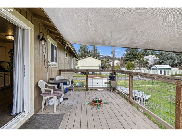 2133 Nw WATTERS St, Roseburg, OR 97471