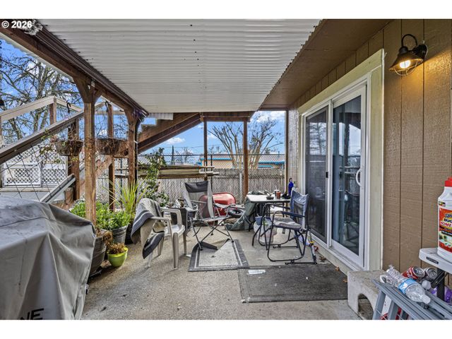 2133 Nw WATTERS St, Roseburg, OR 97471