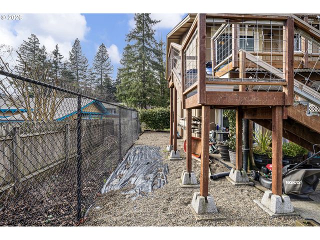 2133 Nw WATTERS St, Roseburg, OR 97471