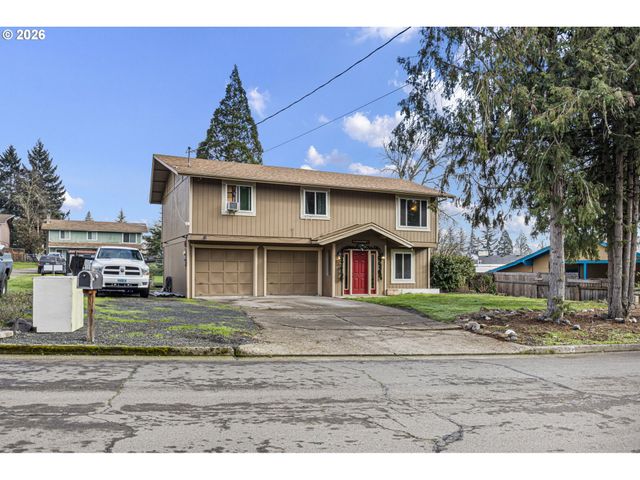 2133 Nw WATTERS St, Roseburg, OR 97471