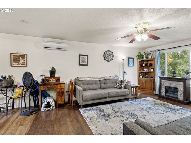 2133 Nw WATTERS St, Roseburg, OR 97471