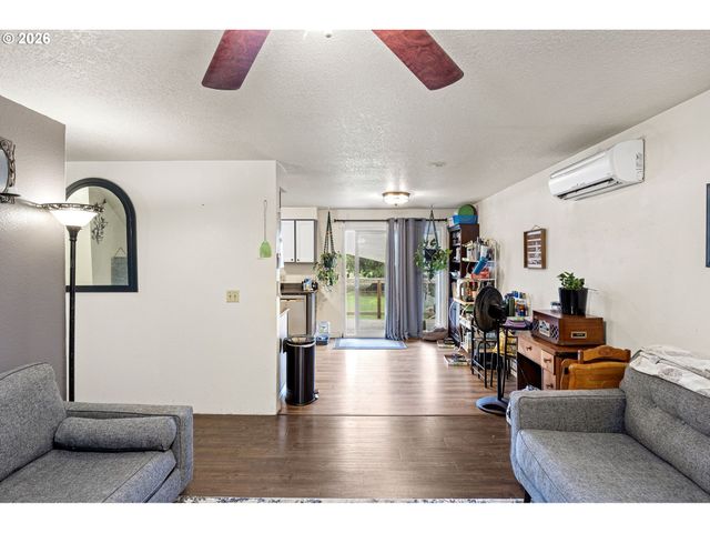 2133 Nw WATTERS St, Roseburg, OR 97471