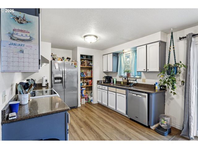 2133 Nw WATTERS St, Roseburg, OR 97471