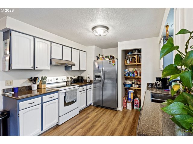 2133 Nw WATTERS St, Roseburg, OR 97471