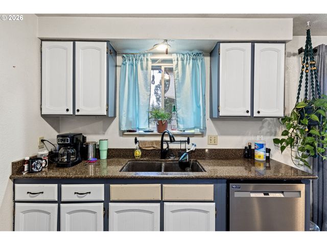 2133 Nw WATTERS St, Roseburg, OR 97471