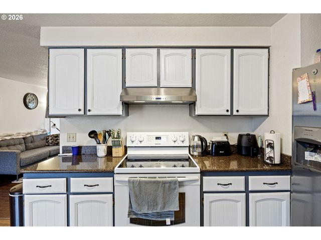 2133 Nw WATTERS St, Roseburg, OR 97471