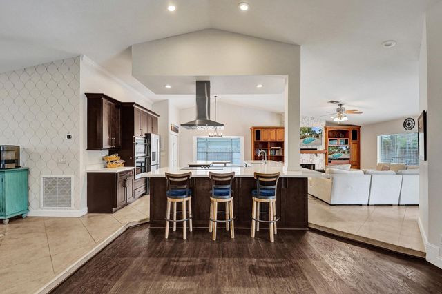 10050 NW 14th Street, Plantation, FL 33322
