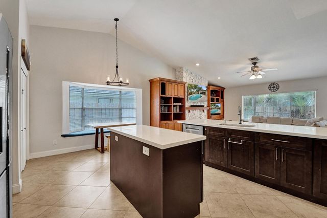 10050 NW 14th Street, Plantation, FL 33322