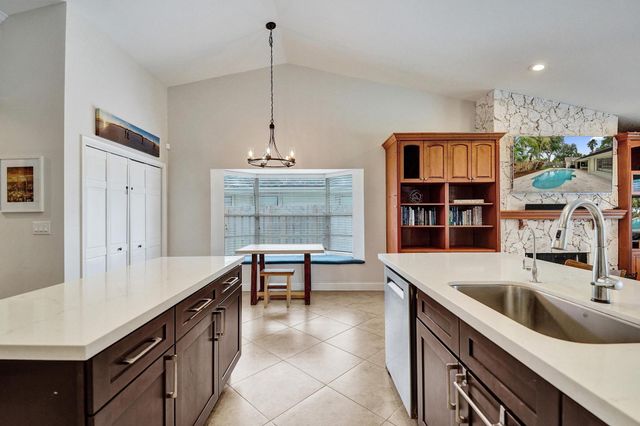 10050 NW 14th Street, Plantation, FL 33322