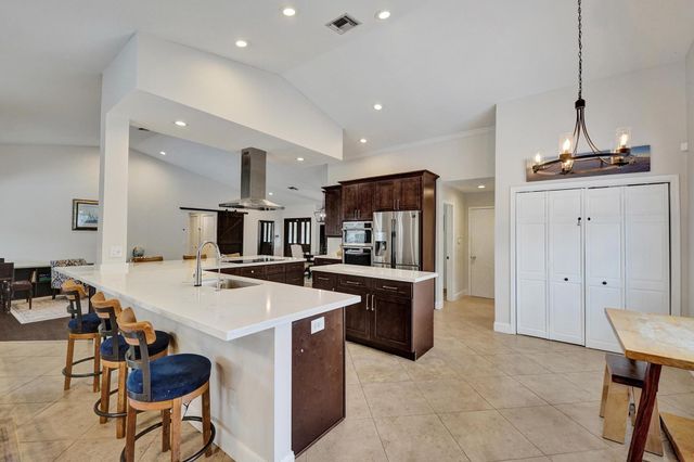 10050 NW 14th Street, Plantation, FL 33322