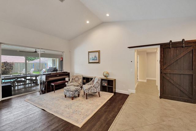 10050 NW 14th Street, Plantation, FL 33322