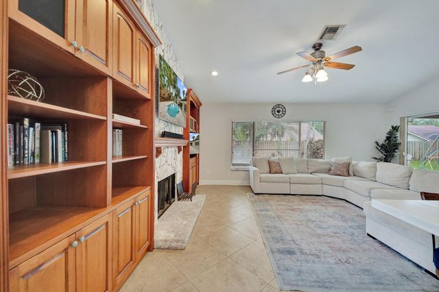 10050 NW 14th Street, Plantation, FL 33322