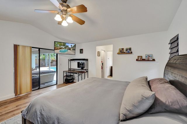 10050 NW 14th Street, Plantation, FL 33322