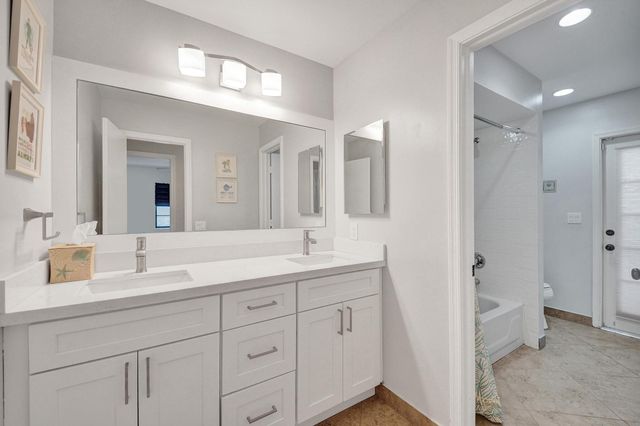 10050 NW 14th Street, Plantation, FL 33322