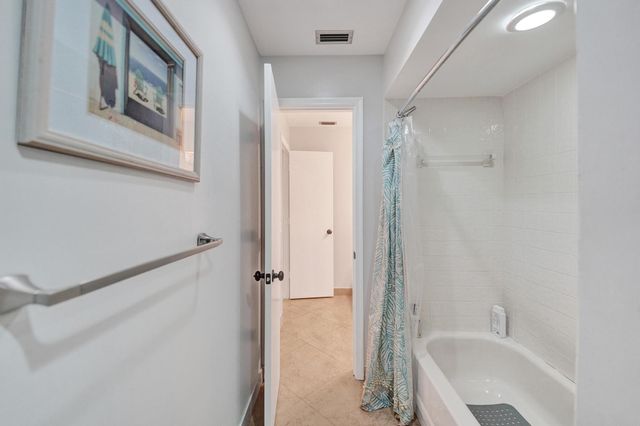 10050 NW 14th Street, Plantation, FL 33322