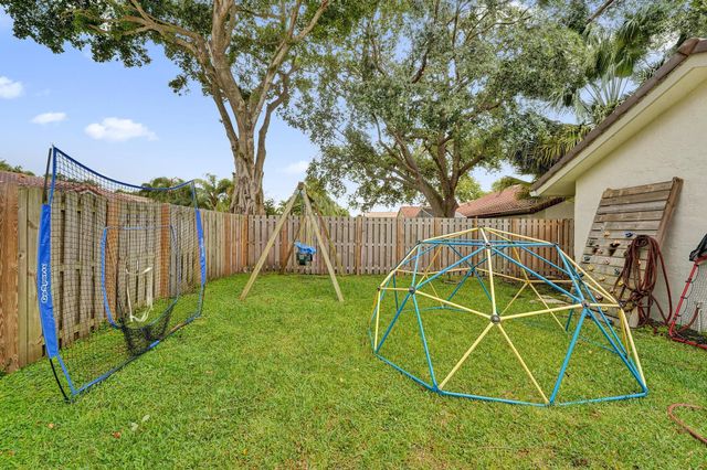 10050 NW 14th Street, Plantation, FL 33322