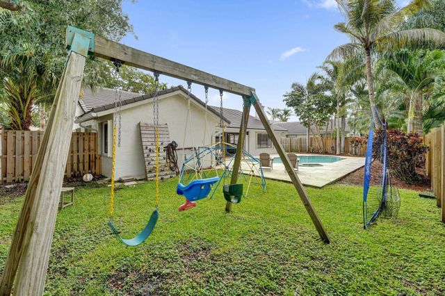 10050 NW 14th Street, Plantation, FL 33322