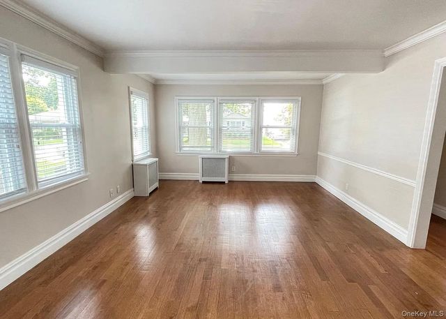 39 Prescott Street, Garden City, NY 11530