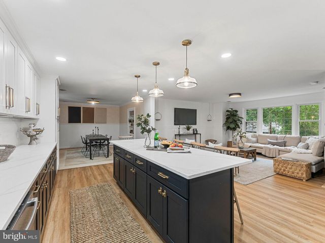 187 S LAKESIDE DR E, Medford, NJ 08055