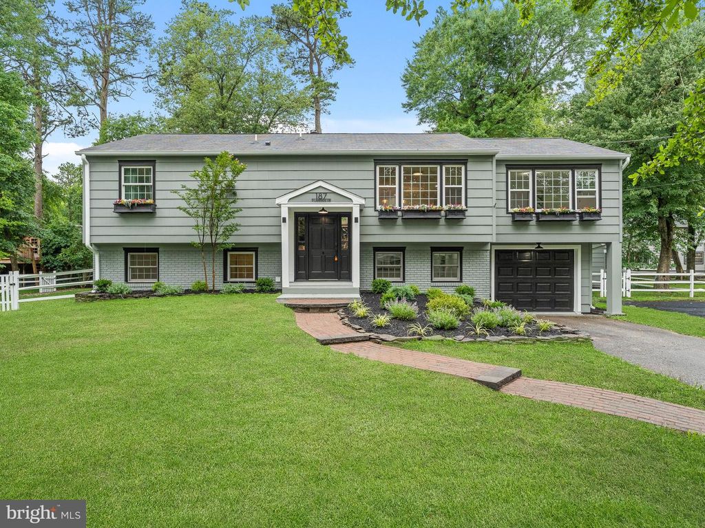 187 S LAKESIDE DR E, Medford, NJ 08055